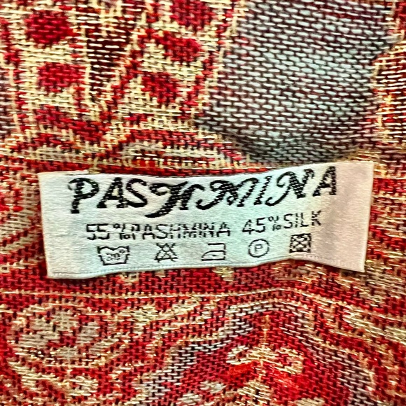 NWOT Paisley Pashmina Silk Wrap - Picture 6 of 6